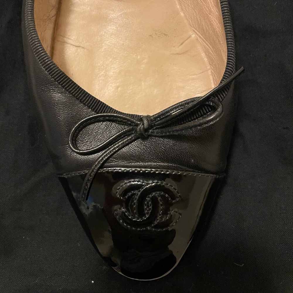 Size 42 black on black Chanel cap toe ballet flats